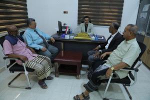 نائب رئيس الجامعة والأمين العام لجامعة المهرة يتفقدان الانضباط الوظيفي بعد إجازة عيد الفطر المبارك