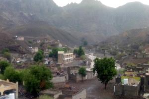 بين الموت والحياة.. طفل من "المسيمير" يرقد في غيبوبة وأسرته تناشد ذوي القلوب الرحيمة لإنقاذة