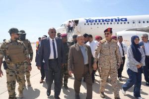 وفد حكومي رفيع يصل المكلا لتعزيز التنسيق وبحث الملفات الأمنية والتنموية في حضرموت