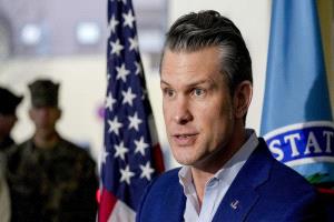 وزير الدفاع الأمريكي يحذر إيران والحرس الثوري يهدد شركات أمريكية بالمنطقة