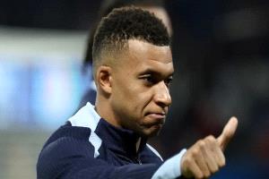 مبابي في قلب العاصفة.. صور رومانسية مع ممثلة إسبانية بباريس تشعل غضب مدريد