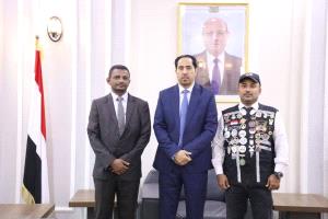 وزير الشباب والرياضة يلتقي الرحالة رؤوف علي القطيبي ويطّلع على مشاركاته الخارجية