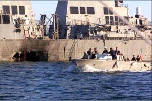 ترامب يتهم إيران بالوقوف وراء تفجير مدمرة أمريكية في عدن