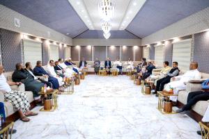 رئيس الوزراء يؤكد حرص الحكومة على بناء شراكة حقيقية مع القطاع الخاص