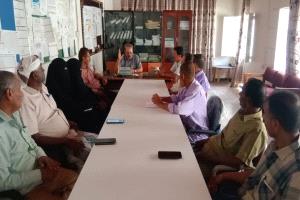 مدير صحة أبين يناقش خطة الـ100 يوم لتطوير الخدمات الصحية بالمحافظة