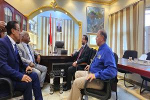 وزير سابق معلقًا على صورة مكتبه: خدمنا الدولة بلا سيارات ولا امتيازات… وتحت علم الجمهورية كنا أصحاب قضية