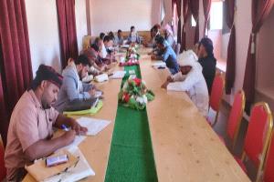 فتح مظاريف مناقصات العامة بشأن بناء 9 صفوف دارسيه بمدرسة منخر بنين و بناء الطابق الثاني لمكتب الصحة والسكان  التابعة للسلطة المحلية بمديرية القطن