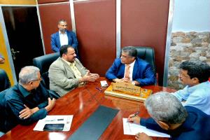 لقاء هام بين مدير عام شركة النفط ووكيل العاصمة عدن ومدير صندوق النظافة