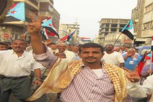 اللواء بن بريك يعزي في وفاة المناضل أنور اسماعيل