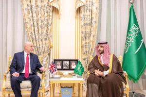 وزير الدفاع السعودي يبحث مع نظيره البريطاني الشراكة الإستراتيجية وتطورات الأوضاع الإقليمية