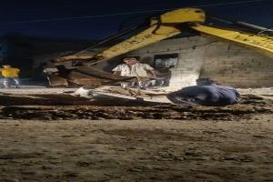 السلطة المحلية بخورمكسر تنفذ أعمال استبدال وتأهيل مناهل الصرف الصحي المتهالكة بالمديرية