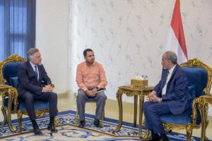 عضو مجلس القيادة الرئاسي محمود الصبيحي يستقبل في عدن سفير الاتحاد الأوروبي