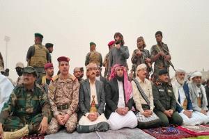 محافظ شبوة يؤدي صلاة العيد في عتق.. رسائل حول الأمن ووحدة الصف في مواجهة التحديات