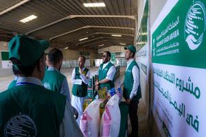 تدشين توزيع 5 آلاف سلة غذائية للأسر الأشد احتياجاً في عدن بدعم مركز الملك سلمان للإغاثة