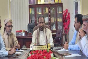 الوكيل الأول لمحافظة المهرة يترأس اجتماع لوحدة إدارة الأزمات والكوارث لمناقشة تداعيات الأوضاع الراهنة