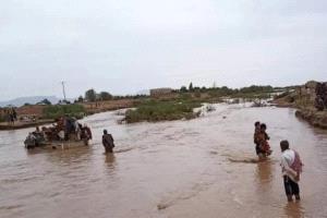 الجوف.. 508 أسر نازحة بلا مأوى جراء السيول وتحذيرات من تفاقم الكارثة الإنسانية