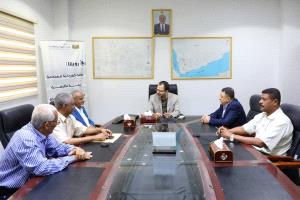 وزير الكهرباء يترأس اجتماعا لمناقشة مشاريع الكهرباء المتعثرة في أبين