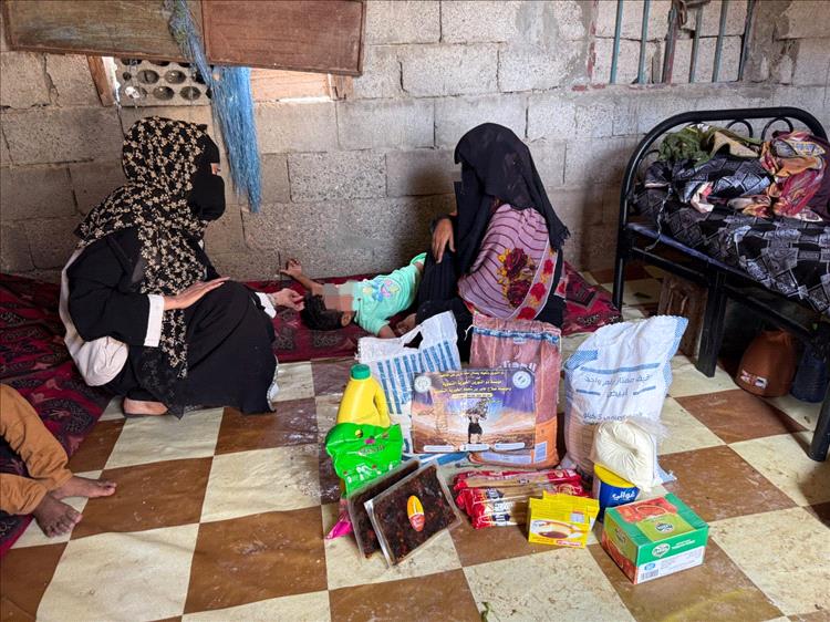 مؤسسة ذو النورين وبن شعيله تدعمان ذوي الاحتياجات الخاصة وحالات إنسانية في منطقة كبث بأبين