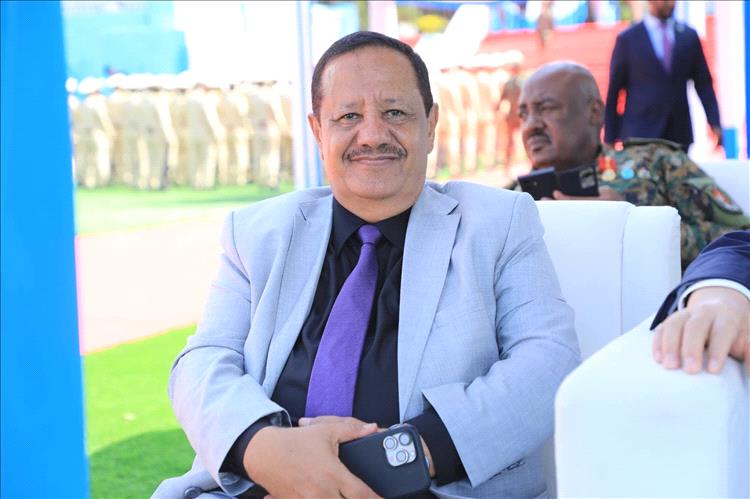 السفير فضل الحنق يعود إلى مقر عمله في الصومال بعد إجازة قضاها في عدن