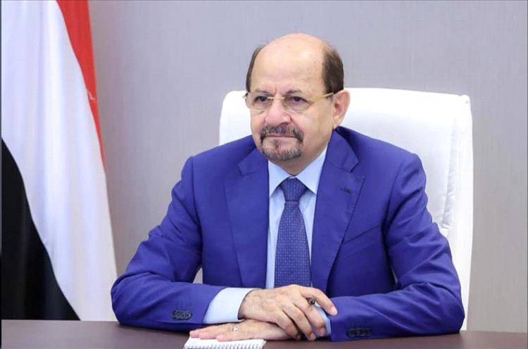 رئيس الوزراء ورئيس أركان قوات درع الوطن يبحثان تعزيز الجاهزية والتنسيق الأمني في عدن