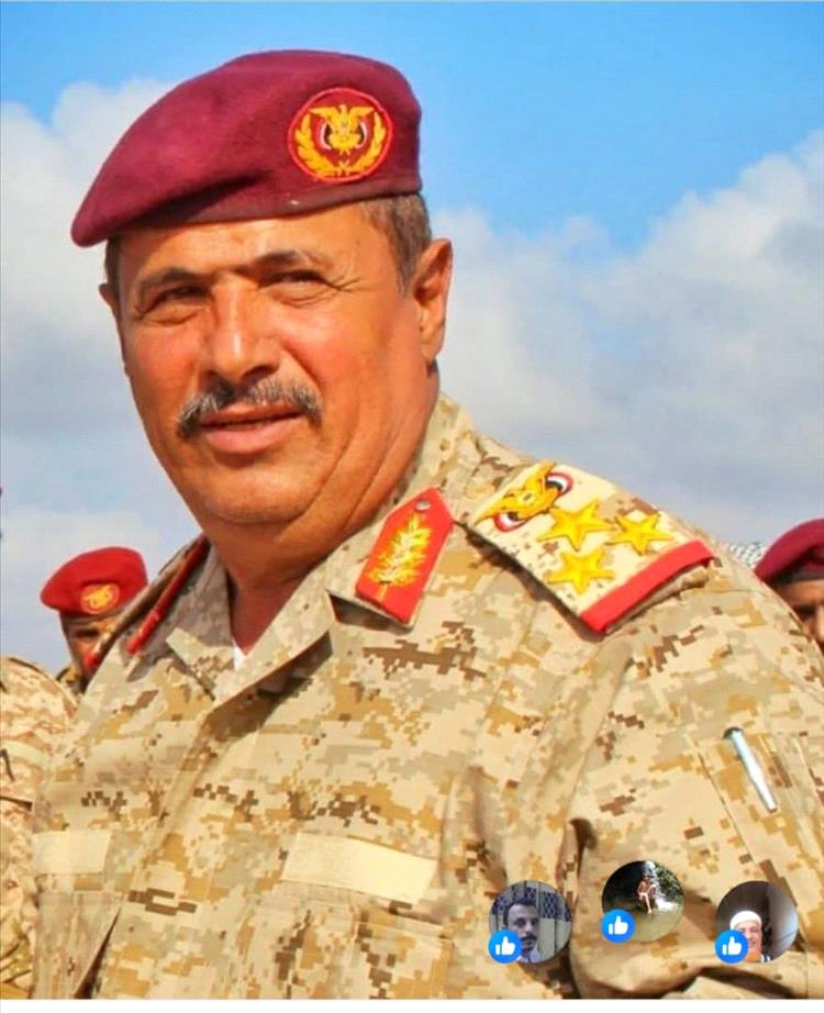 العميد الركن سند عبدالله الرهوة يعزي العميد حيدرة مقرع الحنشي بوفاة زوجته