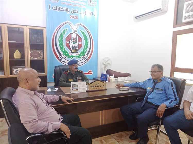 وكيل وزارة الداخلية يتفقد شرطة السير بعدن ويشيد جهود تنظيم الحركة المرورية