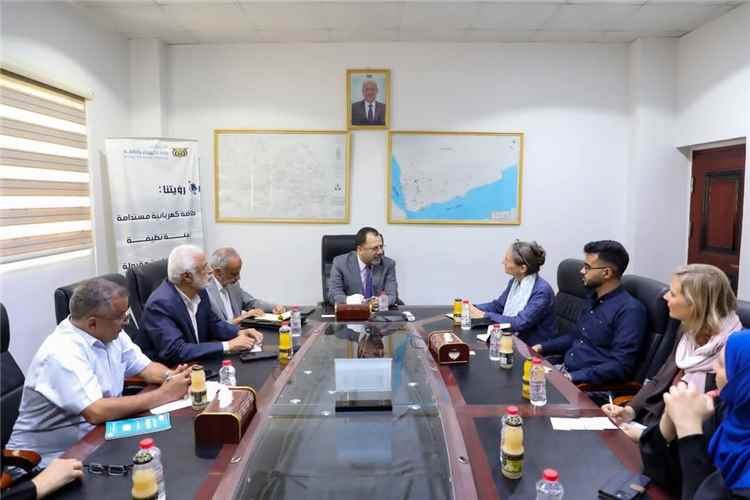 وزير الكهرباء يبحث مع السفيرة الهولندية سبل تطوير قطاع الكهرباء وتعزيز أدائه