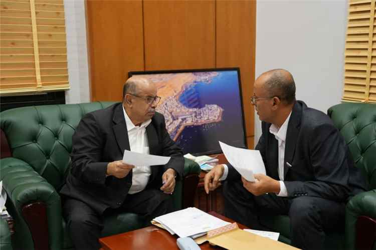 الخنبشي يطّلع على أوضاع مديرية سيئون ويوجّه باستئناف العمل في مشروع ربط كهرباء دوعن