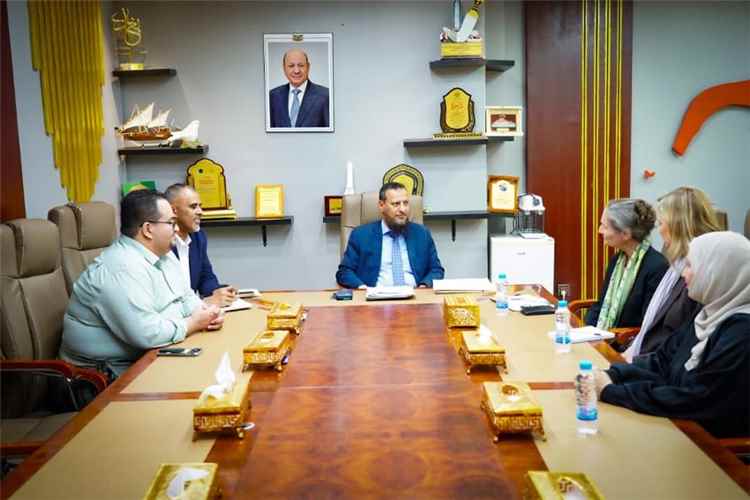 محافظ عدن يبحث مع السفيرة الهولندية تنفيذ مشروع “ماستر بلان” ميناء عدن