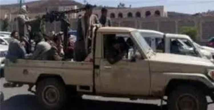 اقتحام منزل في صنعاء وانتزاع شاب من بين أفراد أسرته بسبب منشور على فيسبوك