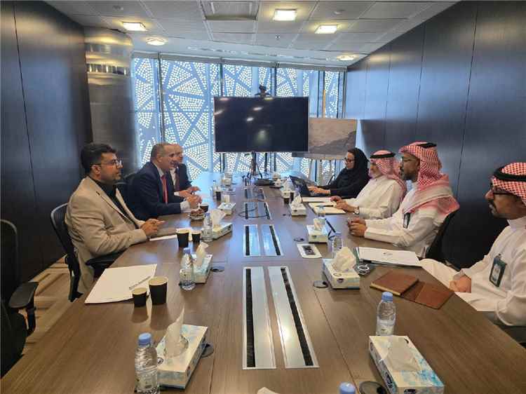 وزير الصحة يبحث مع البرنامج السعودي مجالات التعاون المشترك ودعم القطاع الصحي