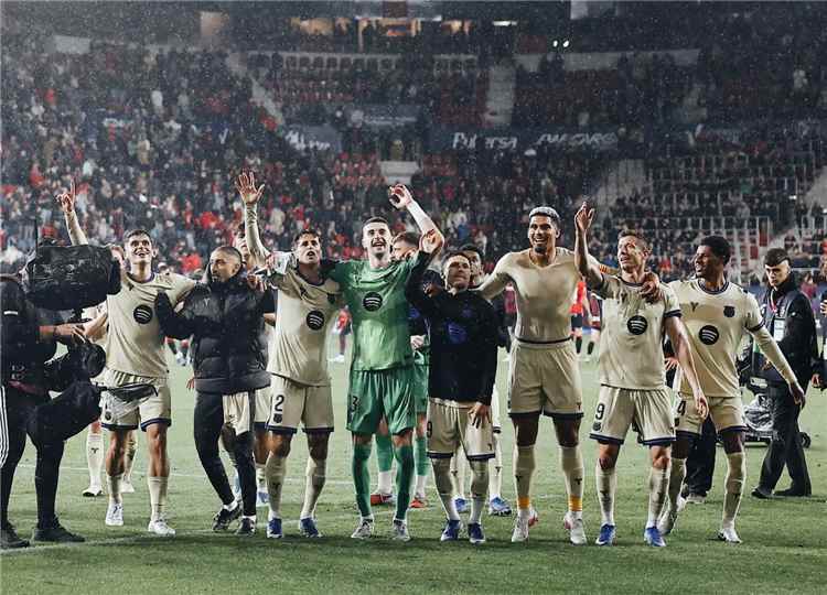 الكلاسيكو الأخير؟.. برشلونة على أعتاب التتويج وريال مدريد يعيش الفوضى