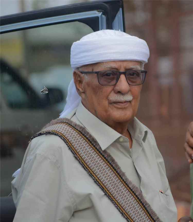في اتصال هاتفي.. الشيخ القفيش يثمّن تحركات محافظ أبين لتعزيز الأمن ويدعو إلى توحيد الجهود لخدمة المحافظة