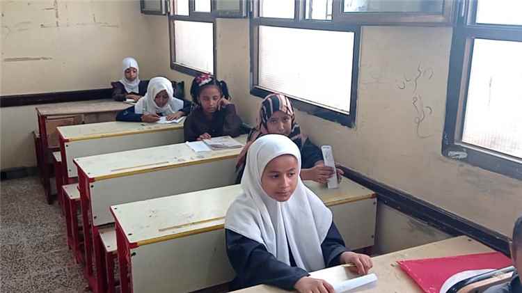 إدارة مدرسة القمندان بتبن تحقق نجاحًا لافتًا في تنظيم الاختبارات وبرنامج التغذية المدرسية
