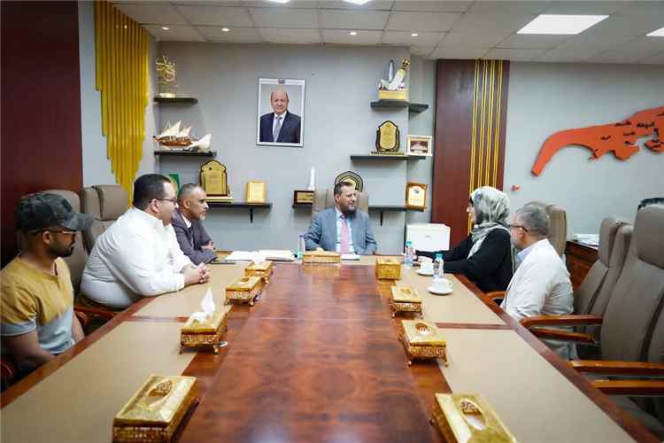 المحافظ عبد الرحمن شيخ يؤكد أهمية التحول نحو المشاريع المستدامة