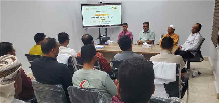 مدير عام مديرية القطن يدشن دورة تدريبية وتأهيلية للعاملين في المركز التجاري للعسل بمديرية القطن 