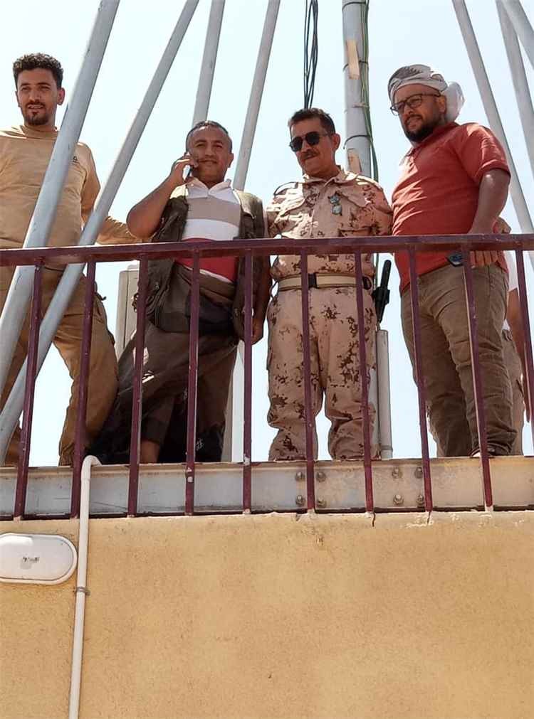 اللواء 103 مشاة واتصالات أبين يدشنان خدمة “يمن موبايل” في جحين وصرة النخعين