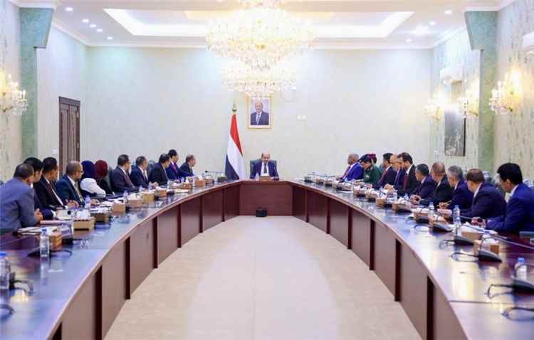 رئيس الوزراء وزير الخارجية يرأس في عدن اجتماعاً لمجلس الوزراء لمناقشة مستجدات الأوضاع ويتخذ عدد من القرارات 
