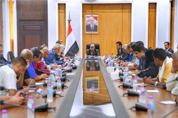 الخنبشي يبحث مع وفد السفارة الهولندية ومنظمة (الفاو) مشاريع تطوير قطاعي الزراعة والمياه في حضرموت