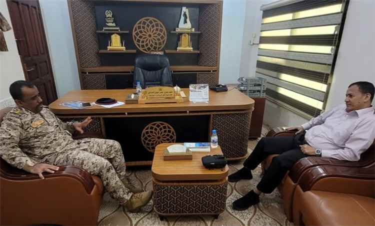 مدير شركة الغاز بحضرموت يلتقي بقائد خفر السواحل بالمحافظة