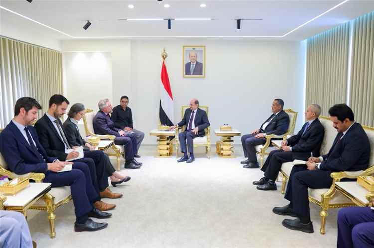 رئيس الوزراء وزير الخارجية يستقبل في عدن رئيس بعثة الاتحاد الأوروبي وسفيرة فرنسا