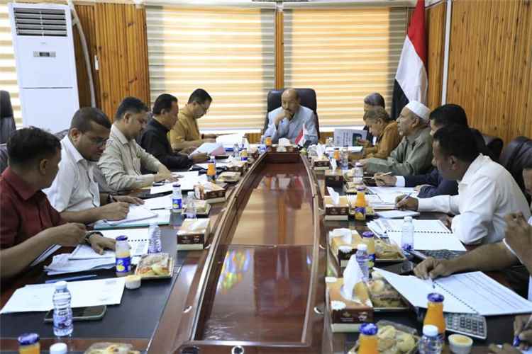 مجلس إدارة صندوق النظافة بوادي حضرموت يناقش الخطط التطويرية للفترة القادمة