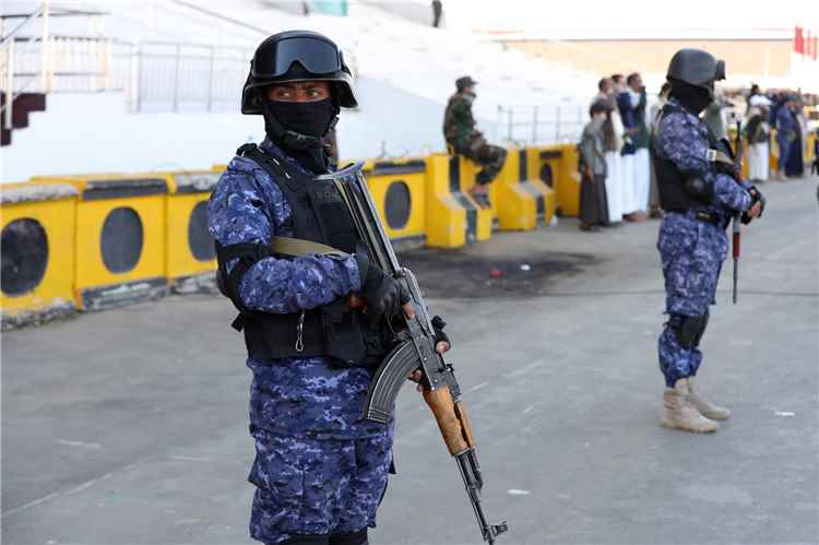الحوثيون يستهدفون أصول مصرف يمني كبير