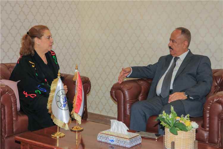 الوزير العمري  يبحث مع برنامج الأمم المتحدة الإنمائي تطوير الموانئ والبنية التحتية لقطاع النقل