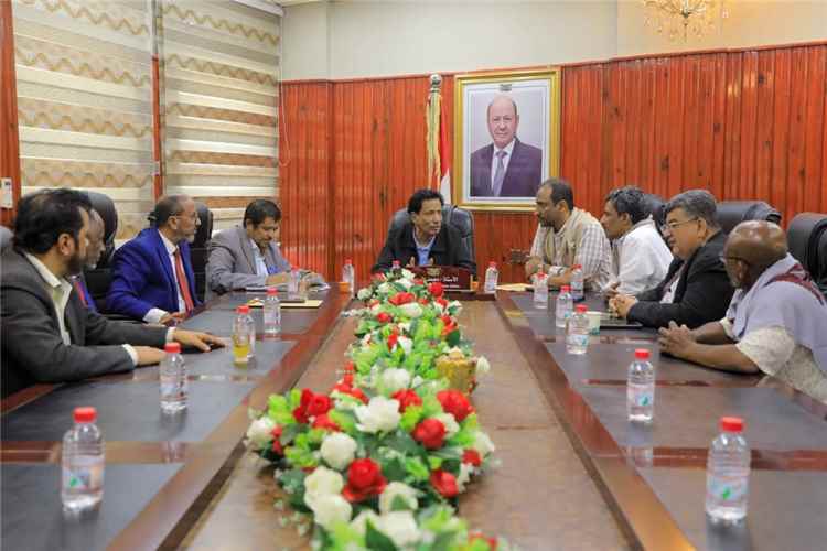 محافظ المهرة يلتقي نواب رئيس الجامعة ويؤكد دعم السلطة المحلية للعملية التعليمية 