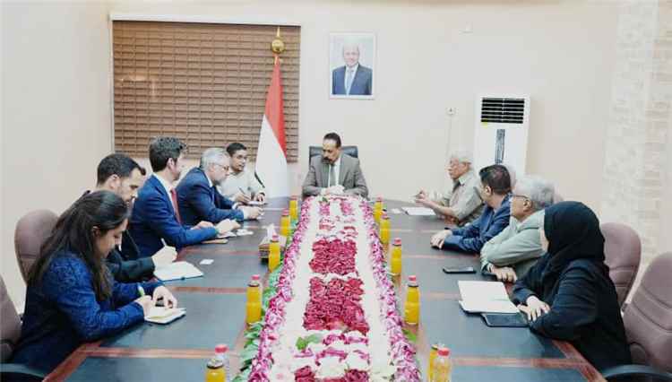 وزير الأشغال يبحث مع سفير الاتحاد الأوروبي تعزيز التعاون المشترك في مجالات الطرق والبنية التحتية