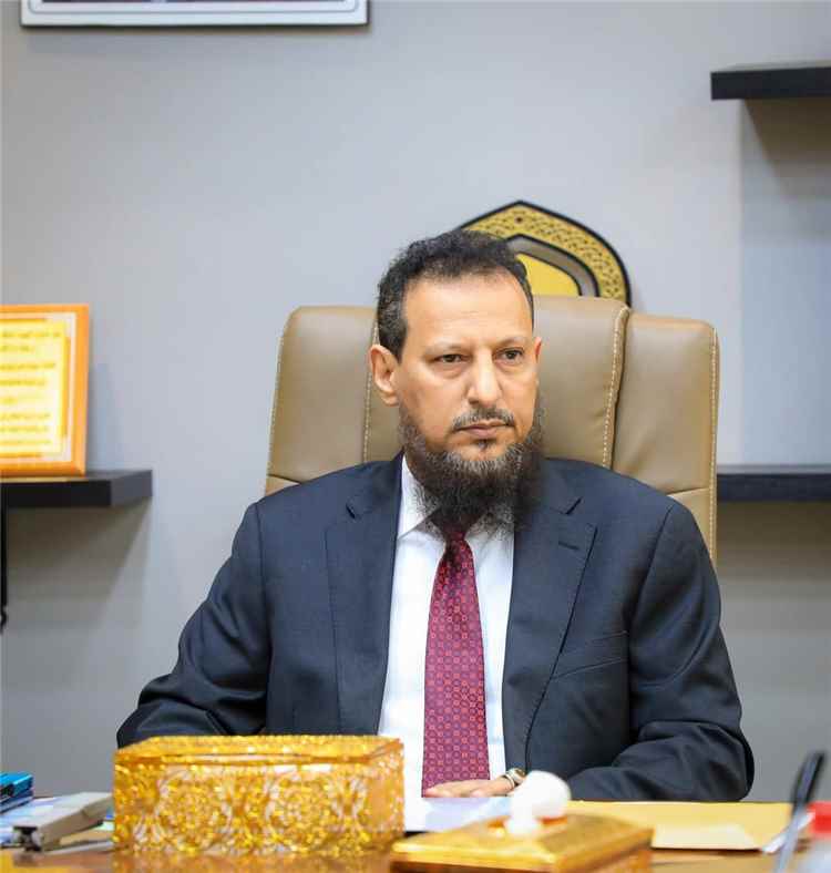 عاجل : قرار جريء في المعلا.. محافظ عدن يوجه بإخلاء وهدم عمارتين مهددتين بالانهيار ويتكفل بسكن السكان لعام كامل