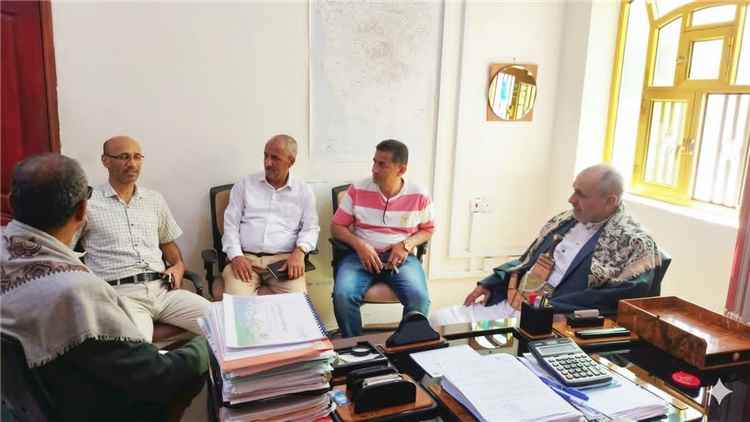 وكيل أول محافظة تعز يقدم واجب العزاء في استشهاد القائم بأعمال الصندوق الاجتماعي للتنمية بعدن