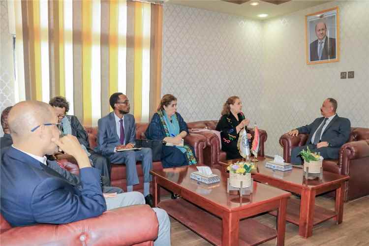 وزير النقل يبحث مع برنامج الأمم المتحدة الإنمائي تعزيز مشاريع تطوير الموانئ والبنية التحتية لقطاع النقل