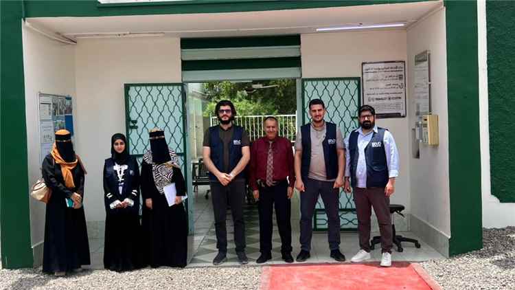 فريق من وزارة الصحة يطلع على مستوى الخدمات بمركز الأطراف الصناعية بعدن